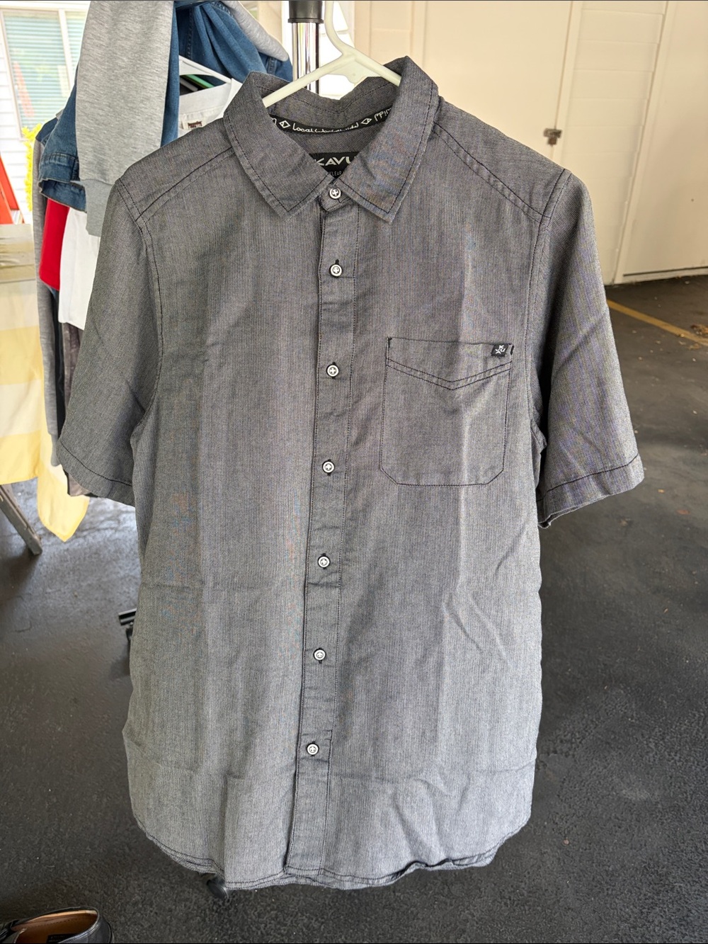 Kavu Men's Short-Sleeve Button-Down Shirt in Gray